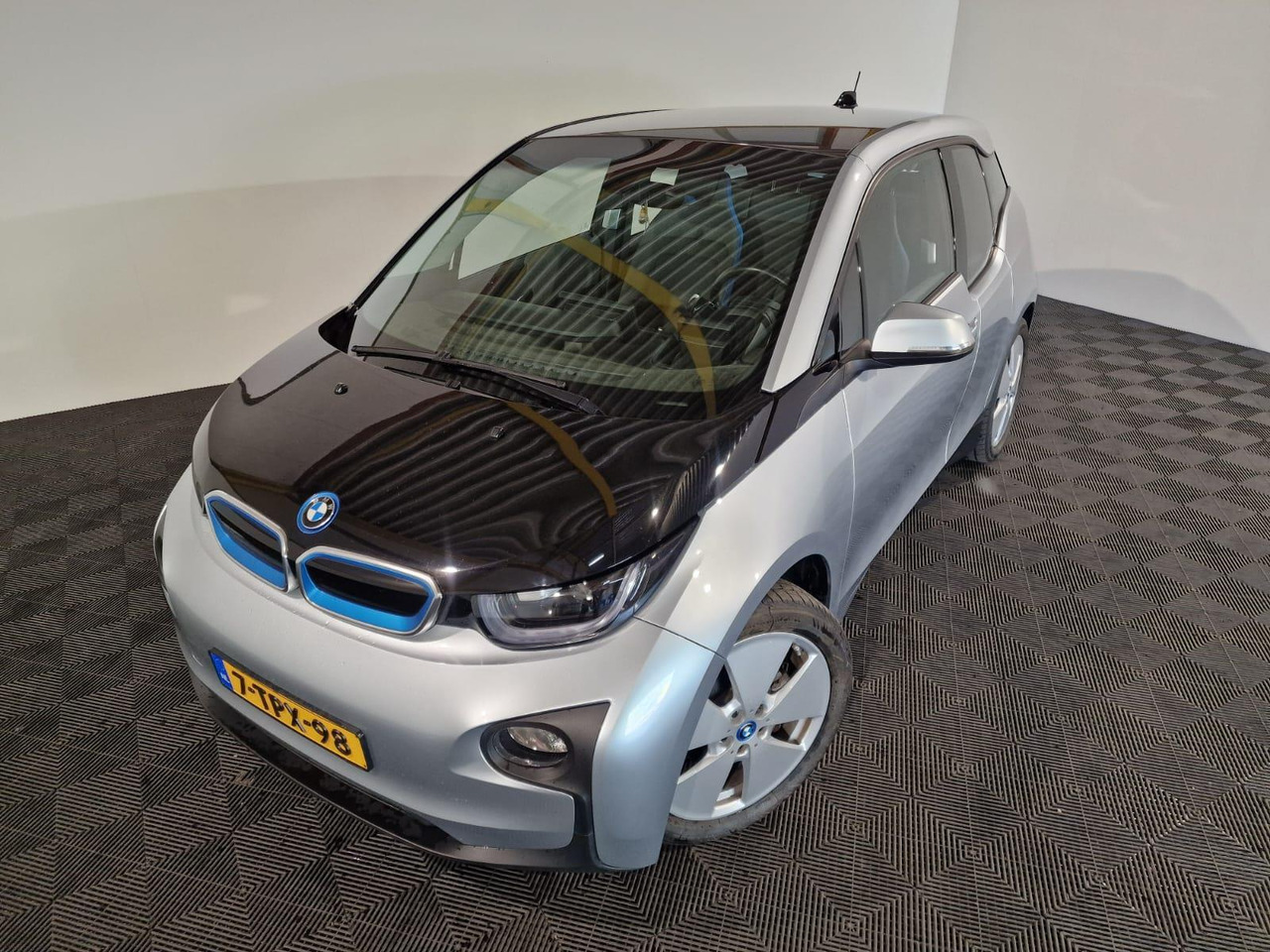 BMW i3 Range Extender 7-TPX-98 - Car: picture 1 BMW i3 Range Extender 7-TPX-98 - Car: picture 1