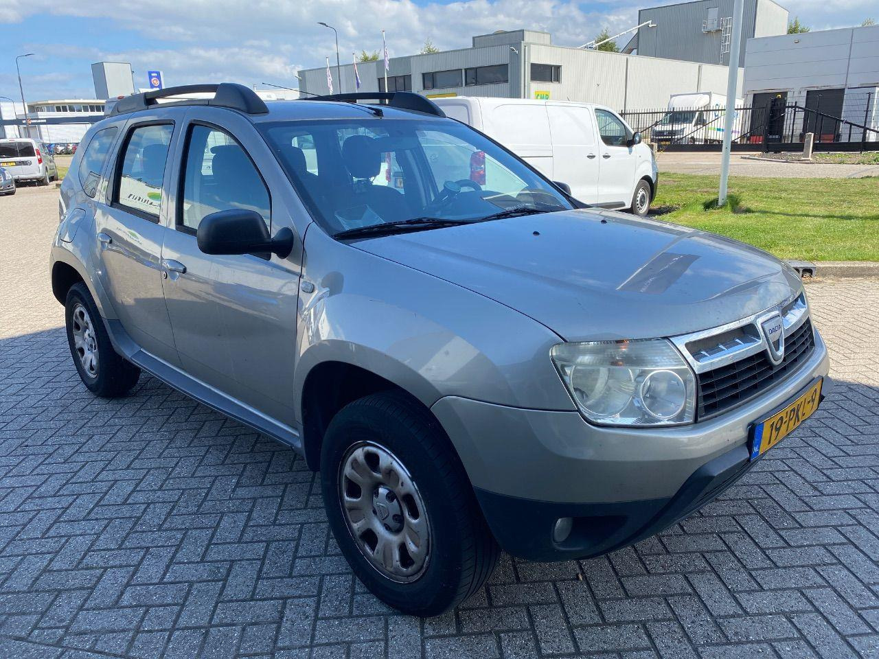 Dacia Duster 1.6 Lauréate 2wd | 2011 | 240.559 km | 19PKL9 | NAP: Logisch - Car: picture 2 Dacia Duster 1.6 Lauréate 2wd | 2011 | 240.559 km | 19PKL9 | NAP: Logisch - Car: picture 2