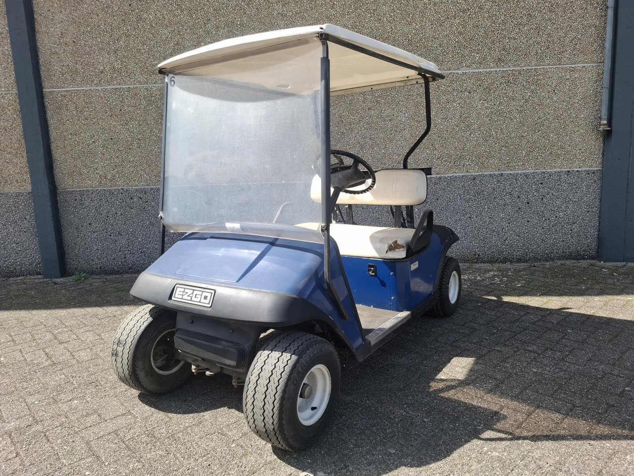 E-Z-GO TXT 2-Persoons Benzine Golfkar - Golf cart: picture 1 E-Z-GO TXT 2-Persoons Benzine Golfkar - Golf cart: picture 1