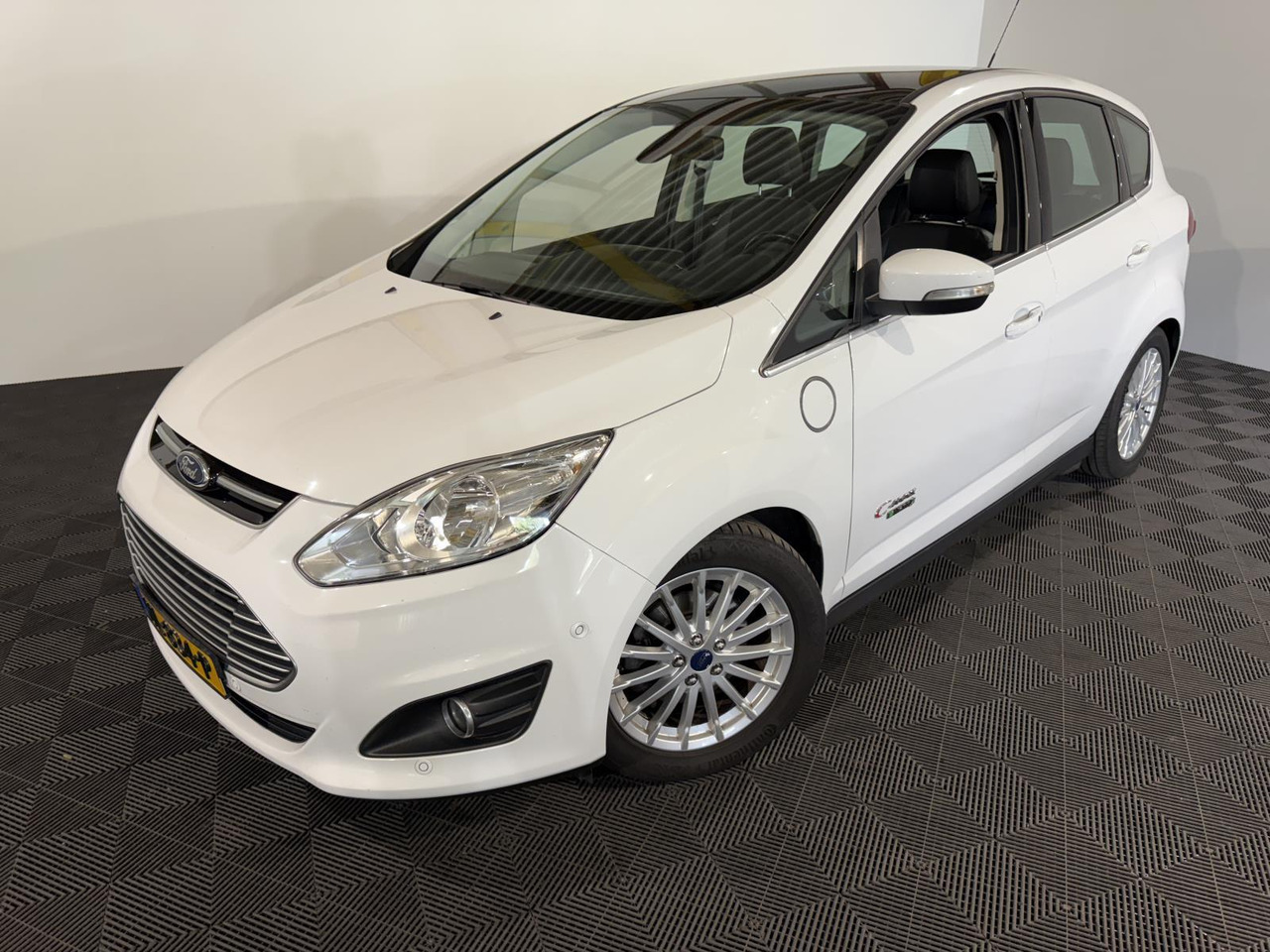 Ford C-Max 2.0 Plug-in Hybrid Titanium Plus | 2015 | 233.632 km | HL-834-P - Car: picture 1 Ford C-Max 2.0 Plug-in Hybrid Titanium Plus | 2015 | 233.632 km | HL-834-P - Car: picture 1