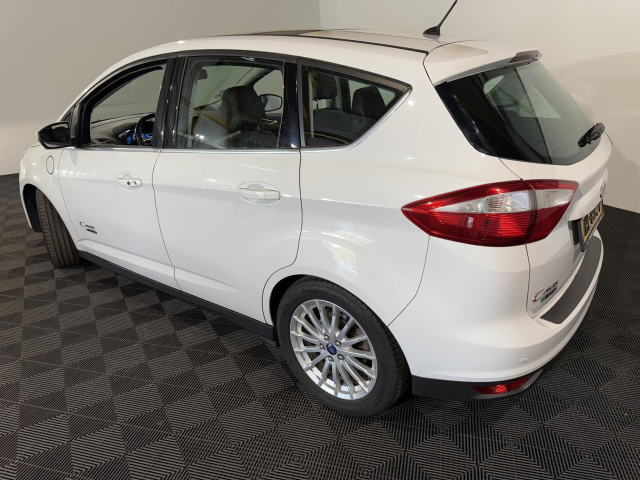 Ford C-Max 2.0 Plug-in Hybrid Titanium Plus | HL-834-P - Car: picture 3 Ford C-Max 2.0 Plug-in Hybrid Titanium Plus | HL-834-P - Car: picture 3