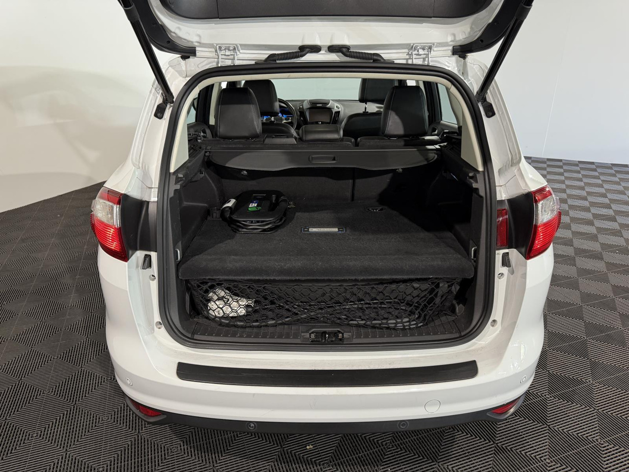 Ford C-Max 2.0 Plug-in Hybrid Titanium Plus | HL-834-P - Car: picture 4 Ford C-Max 2.0 Plug-in Hybrid Titanium Plus | HL-834-P - Car: picture 4