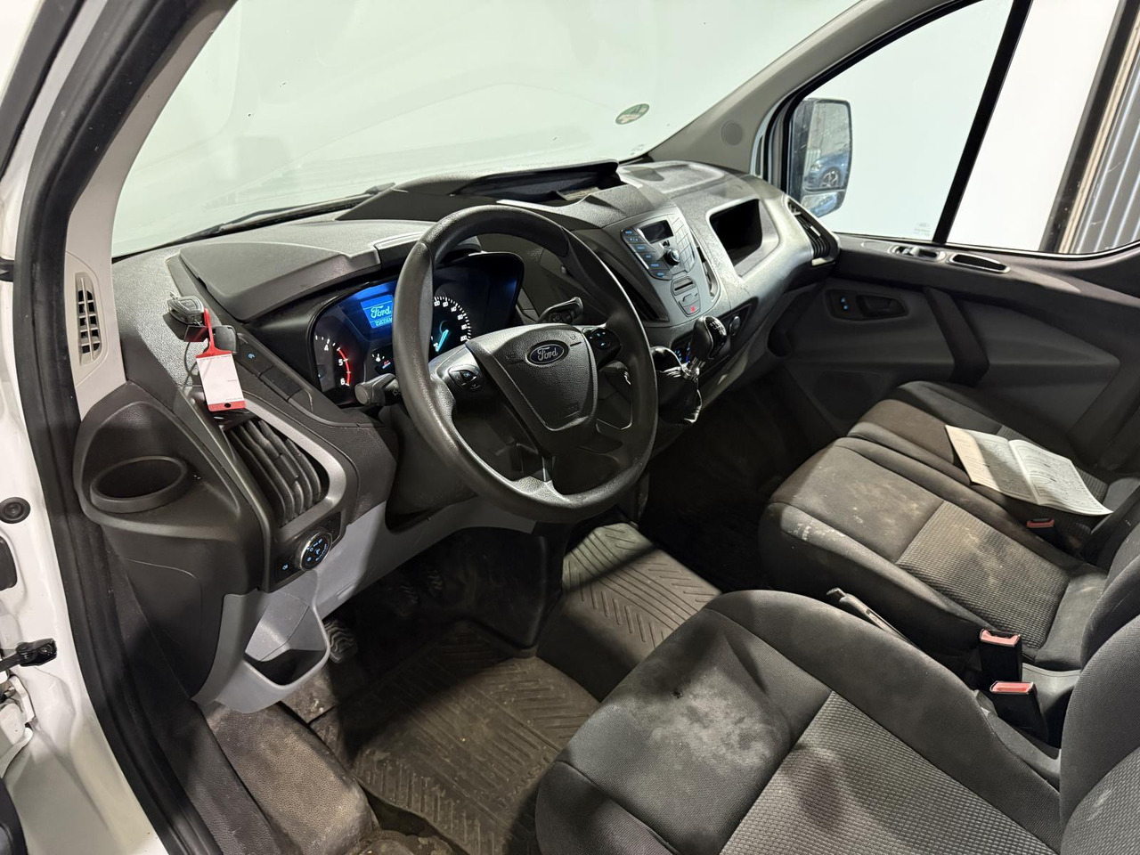 Ford Transit Custom 270 2.0 TDCI L1H1 2017 258.356 km V-026-FL - Panel van: picture 3 Ford Transit Custom 270 2.0 TDCI L1H1 2017 258.356 km V-026-FL - Panel van: picture 3