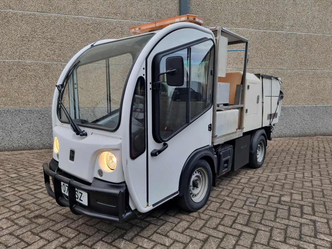Goupil G3 Kipper met Hogedrukreiniger T-07-BSZ - Golf cart: picture 1 Goupil G3 Kipper met Hogedrukreiniger T-07-BSZ - Golf cart: picture 1
