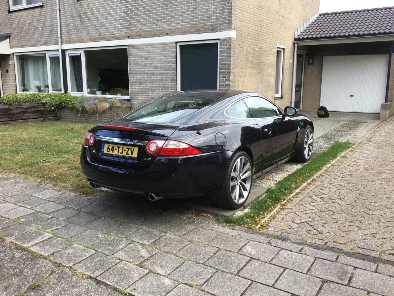 Jaguar | XK | 4.2 V8 Coupé Automaat | 2006 | 266.305 km | 64-TJ-ZV | Logisch - Car: picture 5 Jaguar | XK | 4.2 V8 Coupé Automaat | 2006 | 266.305 km | 64-TJ-ZV | Logisch - Car: picture 5