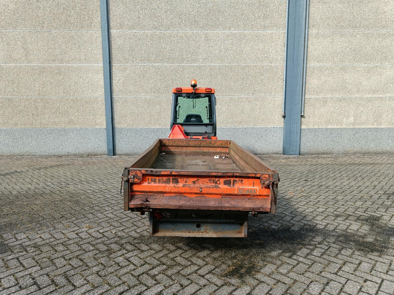 Kubota B2410 met Nimos Kipper - Farm tractor: picture 3 Kubota B2410 met Nimos Kipper - Farm tractor: picture 3