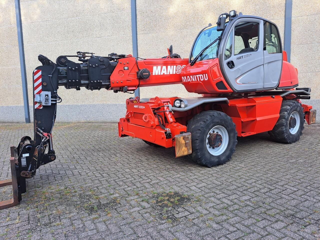 Manitou MRT 2150+ Privilege All-Terrain Roterende Verreiker (2015) - Telescopic handler: picture 2 Manitou MRT 2150+ Privilege All-Terrain Roterende Verreiker (2015) - Telescopic handler: picture 2