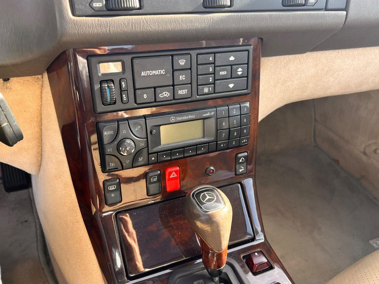Mercedes - Benz SL - klasse Cabrio 280 | 1996 | 182.565 km | NNZG45 | NAP: Logisch - Car: picture 5 Mercedes - Benz SL - klasse Cabrio 280 | 1996 | 182.565 km | NNZG45 | NAP: Logisch - Car: picture 5