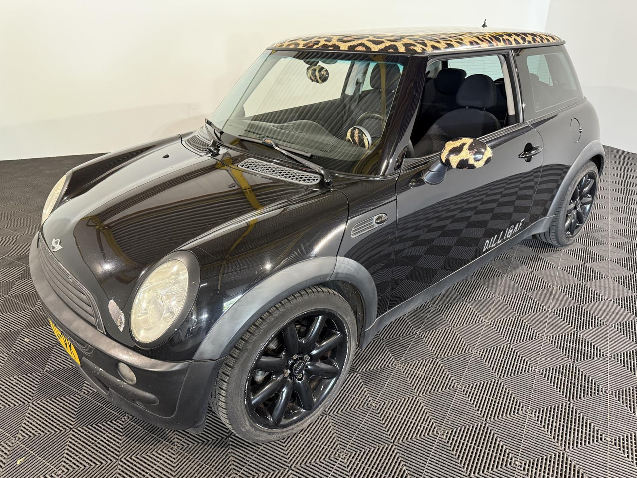 Mini 1.6 Cooper Chili | 2002 | 281.722 km| 92-TD-VK - Hatchback: picture 1 Mini 1.6 Cooper Chili | 2002 | 281.722 km| 92-TD-VK - Hatchback: picture 1