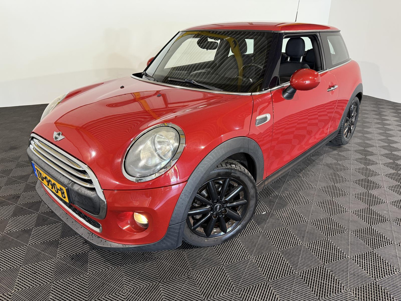 Mini | Mini | 1.5 One D | 2014 | 182.506 km | TD990B | Geen oordeel - Hatchback: picture 1 Mini | Mini | 1.5 One D | 2014 | 182.506 km | TD990B | Geen oordeel - Hatchback: picture 1