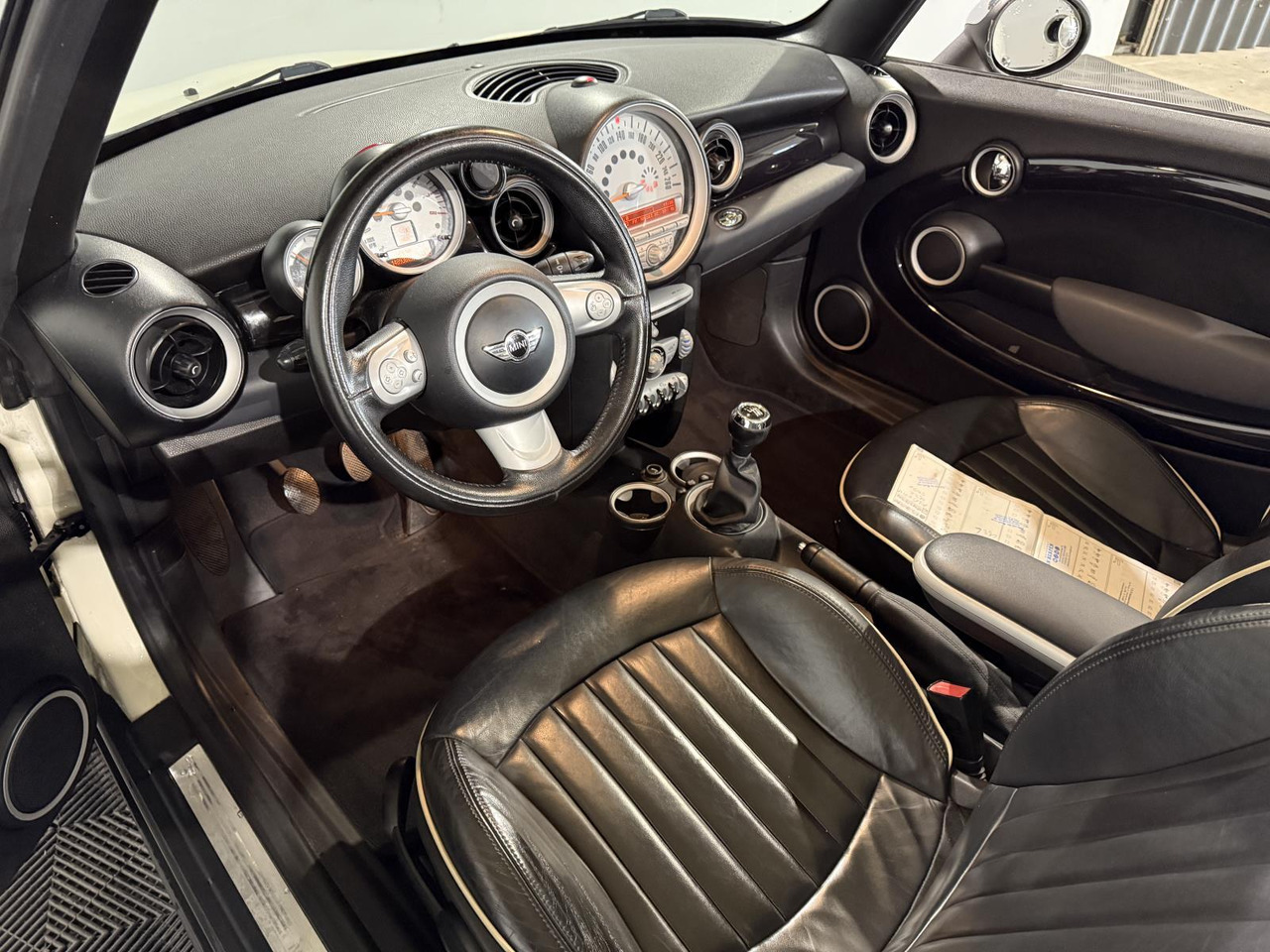 Mini | Mini Cabrio | 1.6 Cooper Chili | 2010 | 148.938 km | 92LHF2 | Logisch - Car: picture 3 Mini | Mini Cabrio | 1.6 Cooper Chili | 2010 | 148.938 km | 92LHF2 | Logisch - Car: picture 3