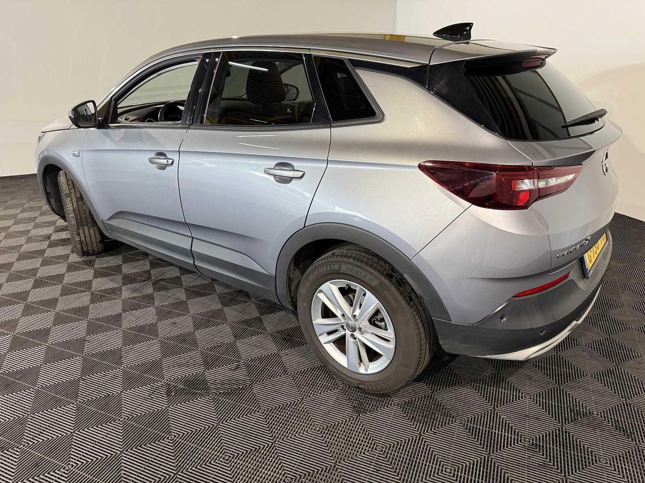 Opel Grandland X 1.2 Turbo Business Executive | 2019 | 200.645 km | G-736-TG - Car: picture 3 Opel Grandland X 1.2 Turbo Business Executive | 2019 | 200.645 km | G-736-TG - Car: picture 3