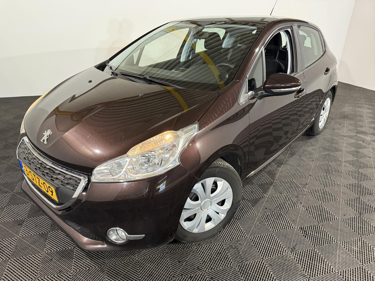 Peugeot | 208 | 1.2 VTi Urban Soul | 2014 | 200.317 km | 3STZ09 | Logisch - Hatchback: picture 1 Peugeot | 208 | 1.2 VTi Urban Soul | 2014 | 200.317 km | 3STZ09 | Logisch - Hatchback: picture 1