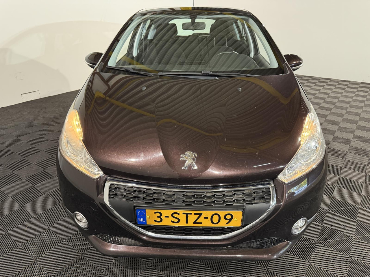 Peugeot | 208 | 1.2 VTi Urban Soul | 2014 | 200.317 km | 3STZ09 | Logisch - Hatchback: picture 2 Peugeot | 208 | 1.2 VTi Urban Soul | 2014 | 200.317 km | 3STZ09 | Logisch - Hatchback: picture 2
