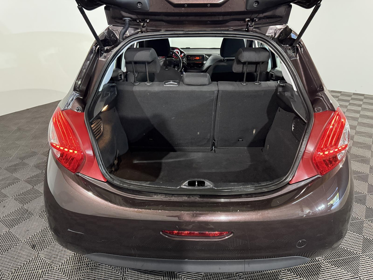 Peugeot | 208 | 1.2 VTi Urban Soul | 2014 | 200.317 km | 3STZ09 | Logisch - Hatchback: picture 5 Peugeot | 208 | 1.2 VTi Urban Soul | 2014 | 200.317 km | 3STZ09 | Logisch - Hatchback: picture 5