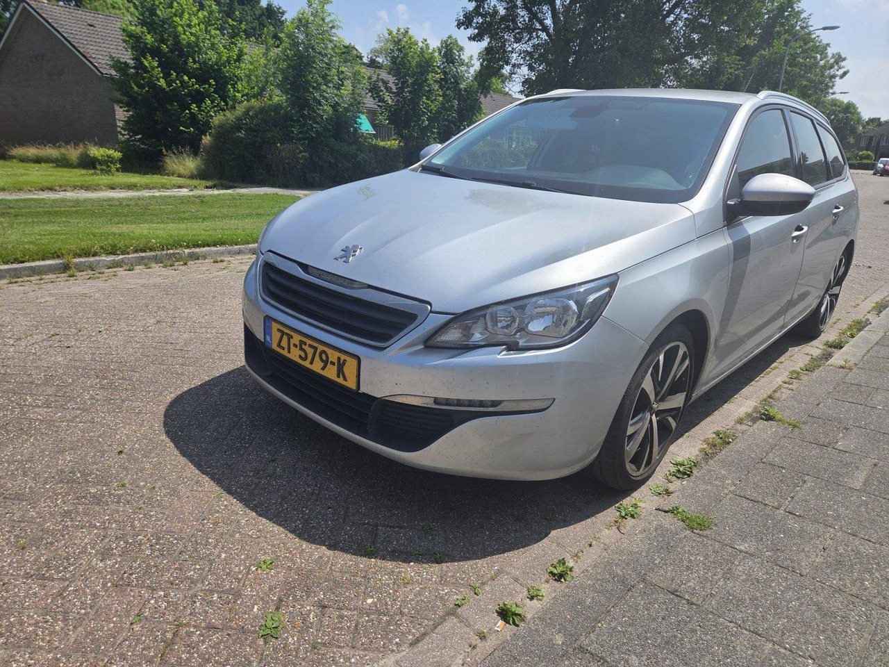 Peugeot 308 1.2 PureTech Allure ZT-579-K 236.408 - Car: picture 1 Peugeot 308 1.2 PureTech Allure ZT-579-K 236.408 - Car: picture 1
