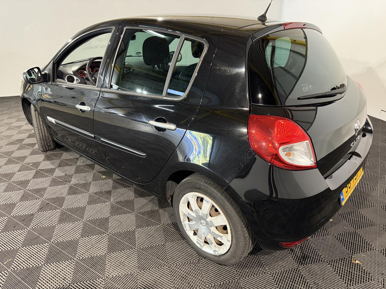 Renault | Clio | 1.2 Authentique | 2012 | 216.427 km | 56TSF7 | Logisch - Hatchback: picture 3 Renault | Clio | 1.2 Authentique | 2012 | 216.427 km | 56TSF7 | Logisch - Hatchback: picture 3