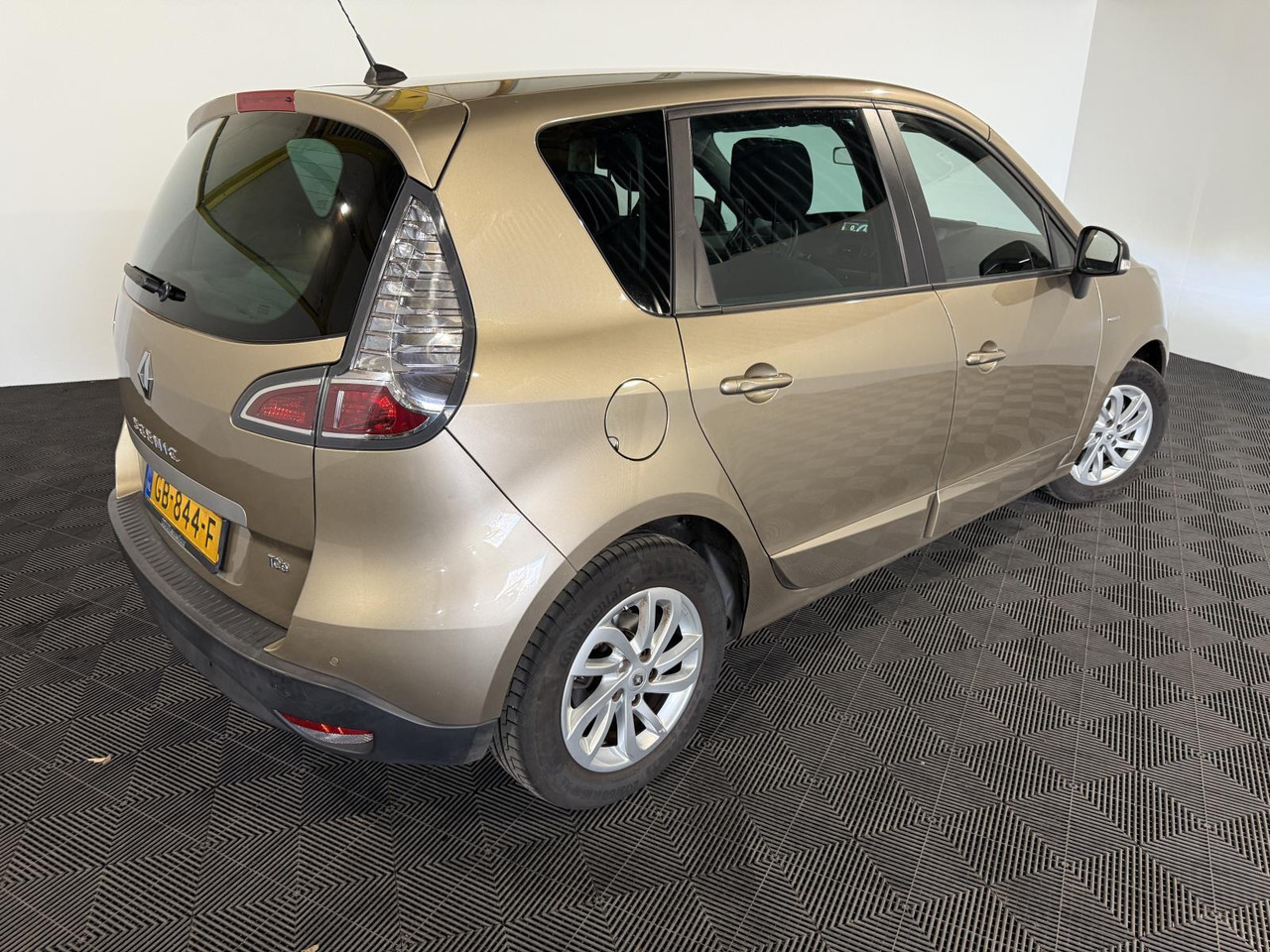 Renault Scénic 1.2 TCe Limited GB-844-F 145.710 km - Car: picture 4 Renault Scénic 1.2 TCe Limited GB-844-F 145.710 km - Car: picture 4
