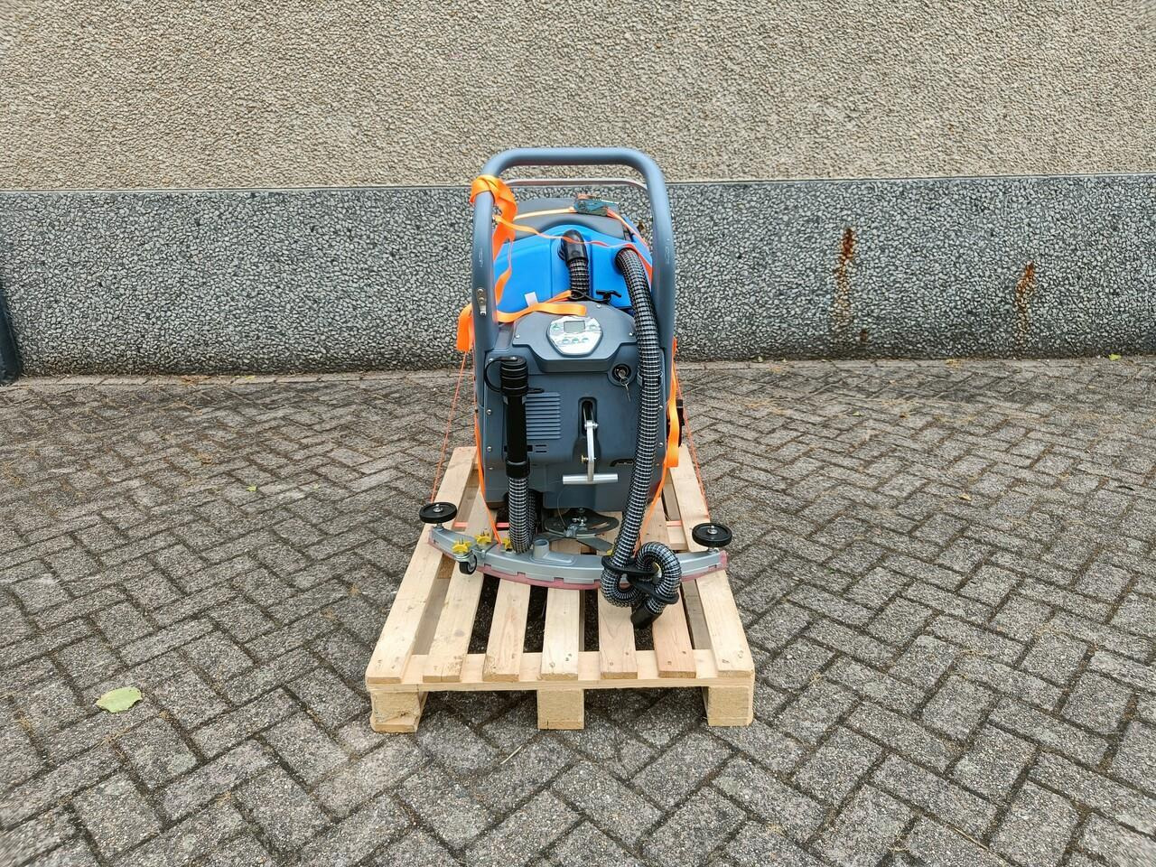 Schrob/ Veegmachine Nieuw - Cleaning machinery: picture 4 Schrob/ Veegmachine Nieuw - Cleaning machinery: picture 4