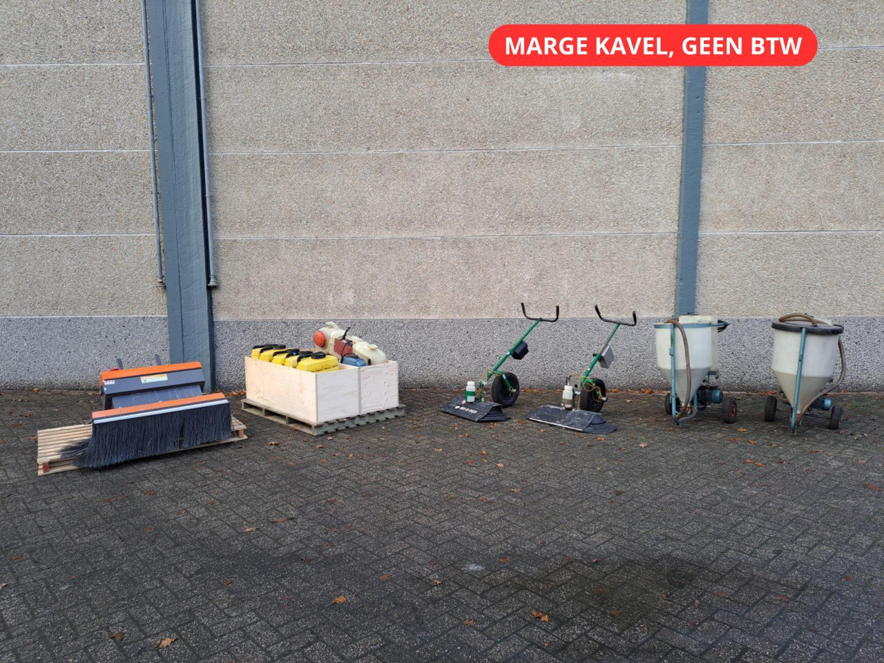 Set Spuitapparatuur: 5x Rugspuit, 2x Duwspuit, 2 Vul-/Spoelmachines, 1x Mantis UVL Spuit Installatie - Cleaning machinery: picture 1 Set Spuitapparatuur: 5x Rugspuit, 2x Duwspuit, 2 Vul-/Spoelmachines, 1x Mantis UVL Spuit Installatie - Cleaning machinery: picture 1