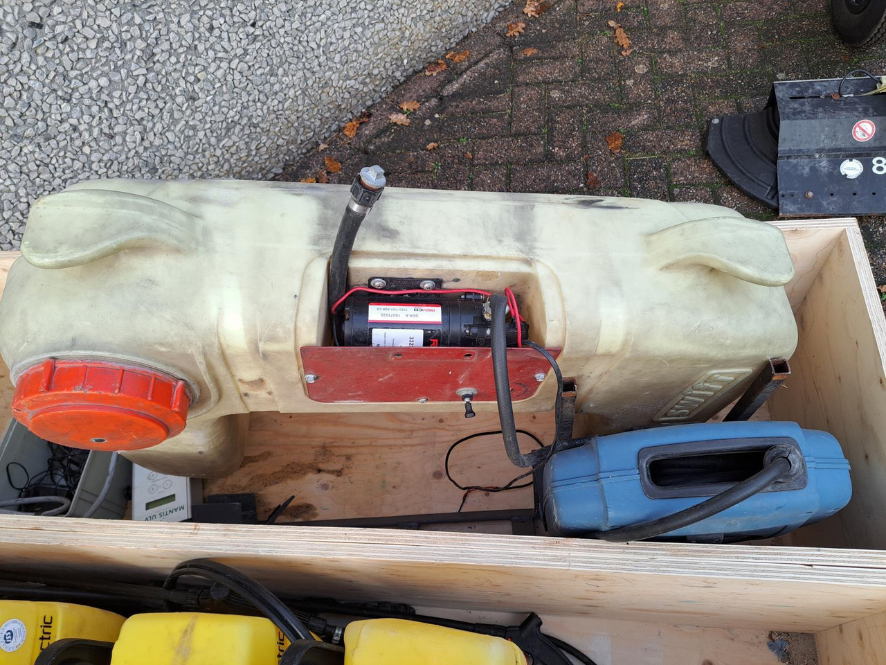 Leasing of  Set Spuitapparatuur: 5x Rugspuit, 2x Duwspuit, 2 Vul-/Spoelmachines, 1x Mantis UVL Spuit Installatie Set Spuitapparatuur: 5x Rugspuit, 2x Duwspuit, 2 Vul-/Spoelmachines, 1x Mantis UVL Spuit Installatie: picture 7