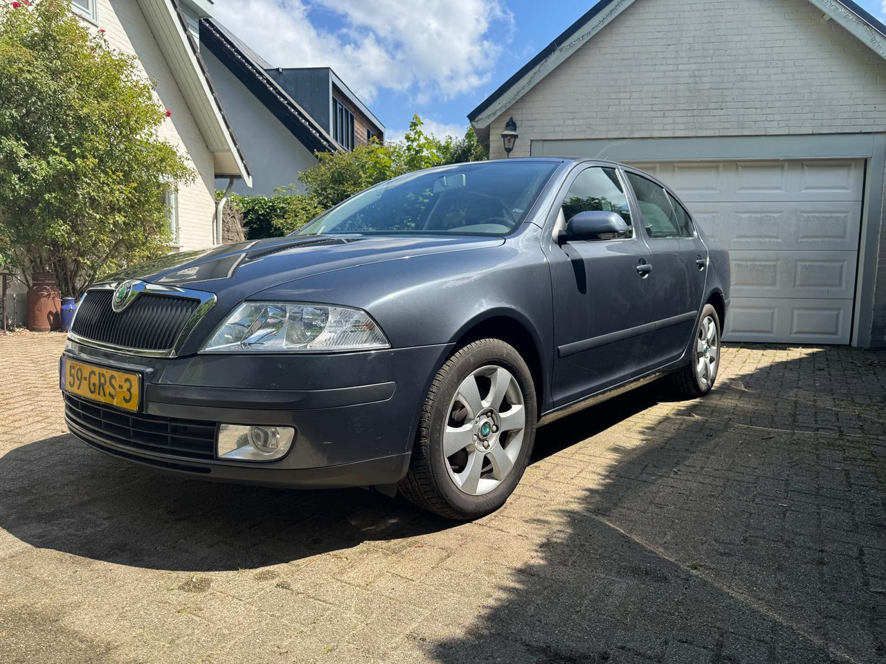 Skoda Octavia 1.6 Ambiente Attractive Business LPG G3 59-GRS-3 209.687 km - Car: picture 1 Skoda Octavia 1.6 Ambiente Attractive Business LPG G3 59-GRS-3 209.687 km - Car: picture 1