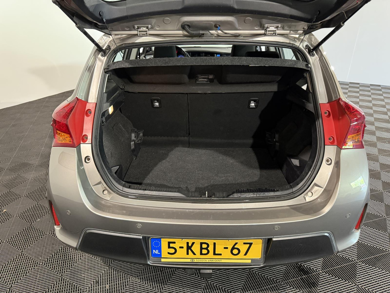 Toyota Auris 1.8 Hybrid Dynamic | 2013 | 191.085 km | 5-KBL-67 - Hatchback: picture 2 Toyota Auris 1.8 Hybrid Dynamic | 2013 | 191.085 km | 5-KBL-67 - Hatchback: picture 2