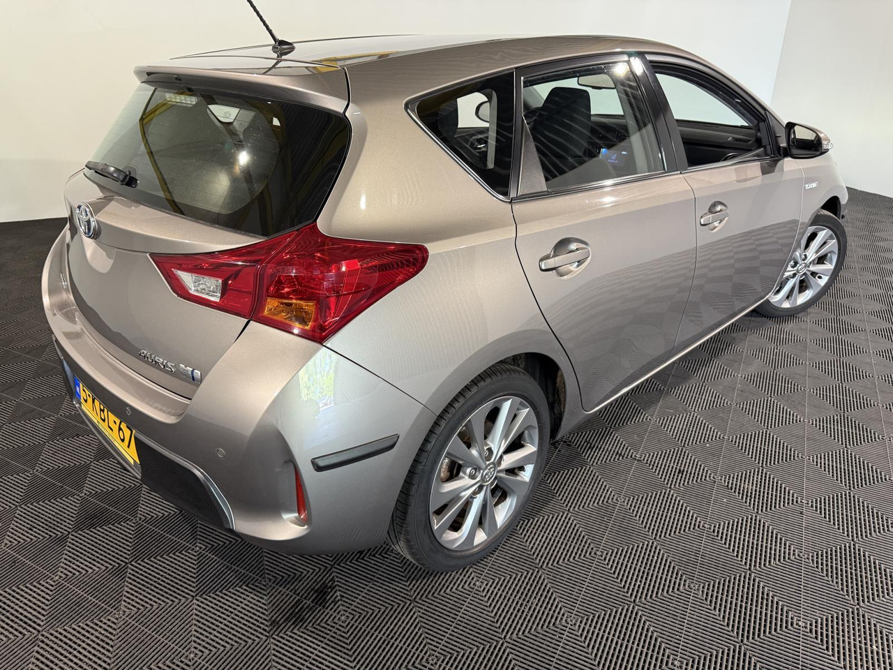 Toyota Auris 1.8 Hybrid Dynamic | 2013 | 191.085 km | 5-KBL-67 - Hatchback: picture 3 Toyota Auris 1.8 Hybrid Dynamic | 2013 | 191.085 km | 5-KBL-67 - Hatchback: picture 3