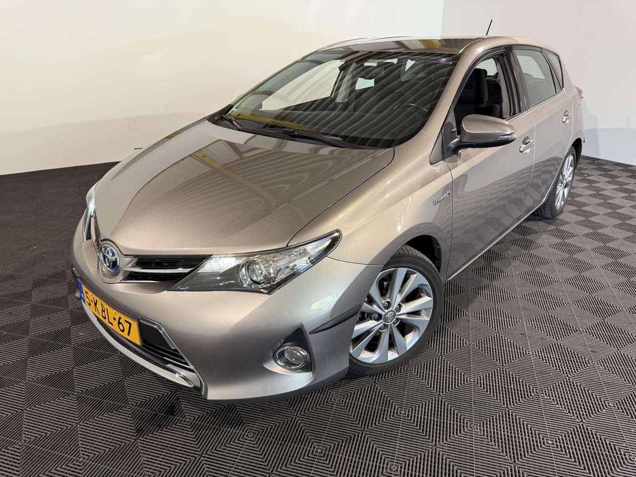 Toyota Auris 1.8 Hybrid Dynamic | 2013 | 191.085 km | 5-KBL-67 - Hatchback: picture 1 Toyota Auris 1.8 Hybrid Dynamic | 2013 | 191.085 km | 5-KBL-67 - Hatchback: picture 1