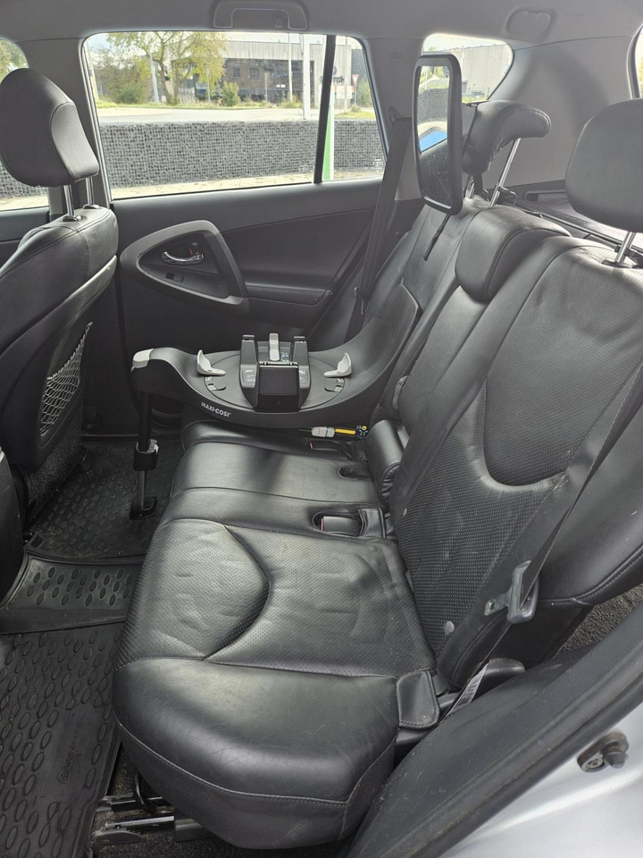 Toyota | RAV4 | 2.0 VVTi Executive | 2006 | 272.231 km | 82TDFD | Logisch - SUV: picture 5 Toyota | RAV4 | 2.0 VVTi Executive | 2006 | 272.231 km | 82TDFD | Logisch - SUV: picture 5