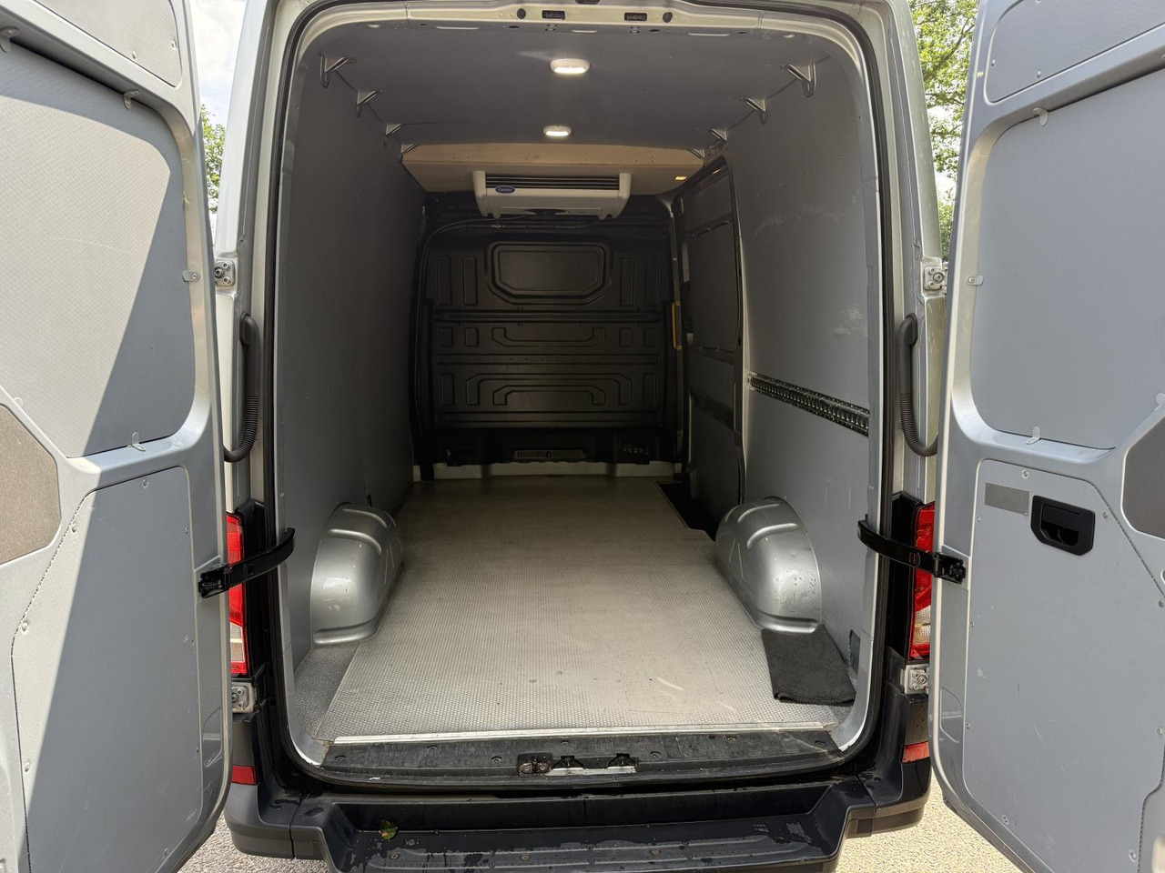 Volkswagen Crafter | 35 2.0 TDI L3H3 Koelwagen | 2020 | 385.538 km | VHK-13-F - Refrigerated van: picture 4 Volkswagen Crafter | 35 2.0 TDI L3H3 Koelwagen | 2020 | 385.538 km | VHK-13-F - Refrigerated van: picture 4