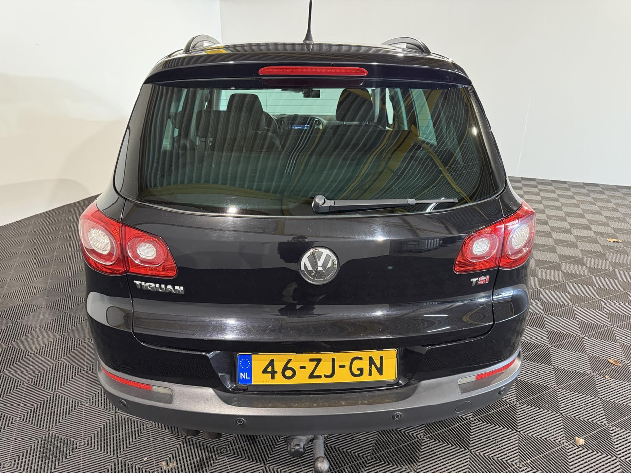 Volkswagen Tiguan 1.4 TSI Comfort&Design 4Motion 46-ZJ-GN - Car: picture 4 Volkswagen Tiguan 1.4 TSI Comfort&Design 4Motion 46-ZJ-GN - Car: picture 4