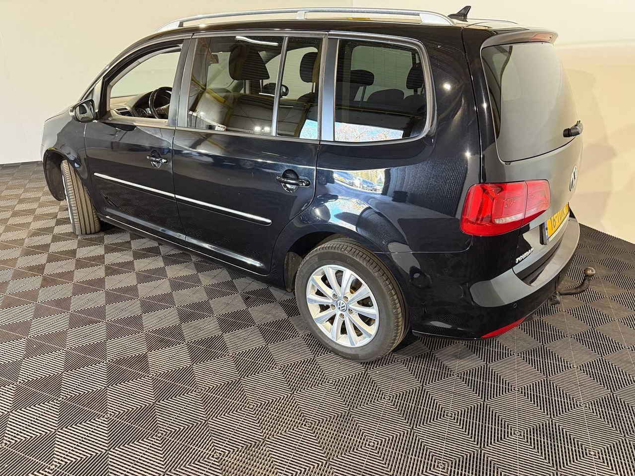 Volkswagen Touran 1.2 TSI Highline BlueMotion 16-TDR-1 - Car: picture 3 Volkswagen Touran 1.2 TSI Highline BlueMotion 16-TDR-1 - Car: picture 3