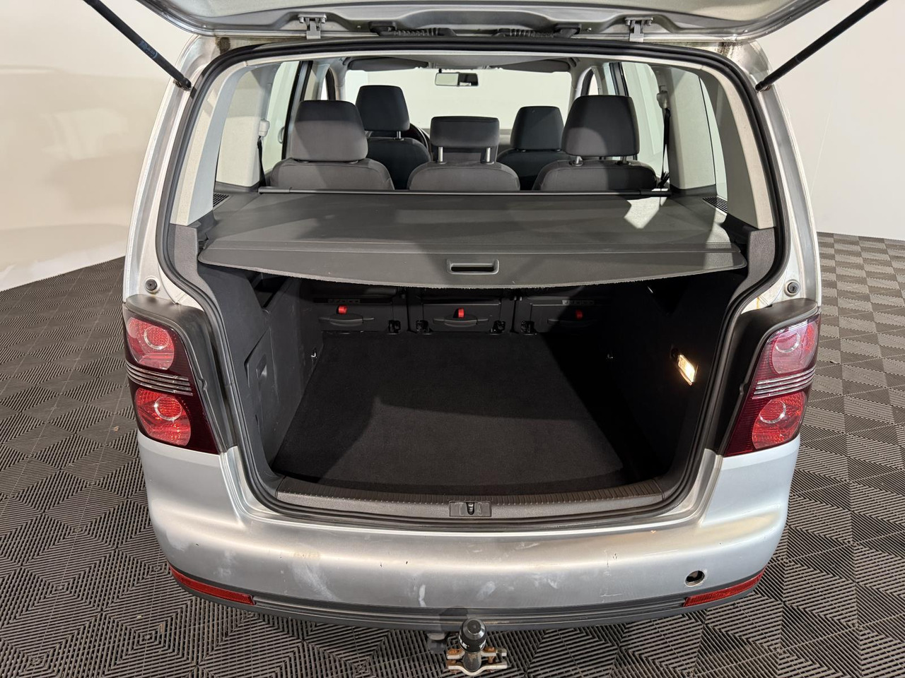 Volkswagen | Touran | 1.4 TSI Optive Automaat | 2008 | 196.647 km | 79ZGRR | Logisch - Car: picture 4 Volkswagen | Touran | 1.4 TSI Optive Automaat | 2008 | 196.647 km | 79ZGRR | Logisch - Car: picture 4
