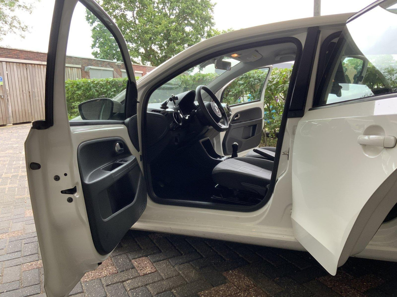 Volkswagen Up! | 1.0 move up! | 2014 | 123.288km | 3-ZDJ-85 - Hatchback: picture 3 Volkswagen Up! | 1.0 move up! | 2014 | 123.288km | 3-ZDJ-85 - Hatchback: picture 3