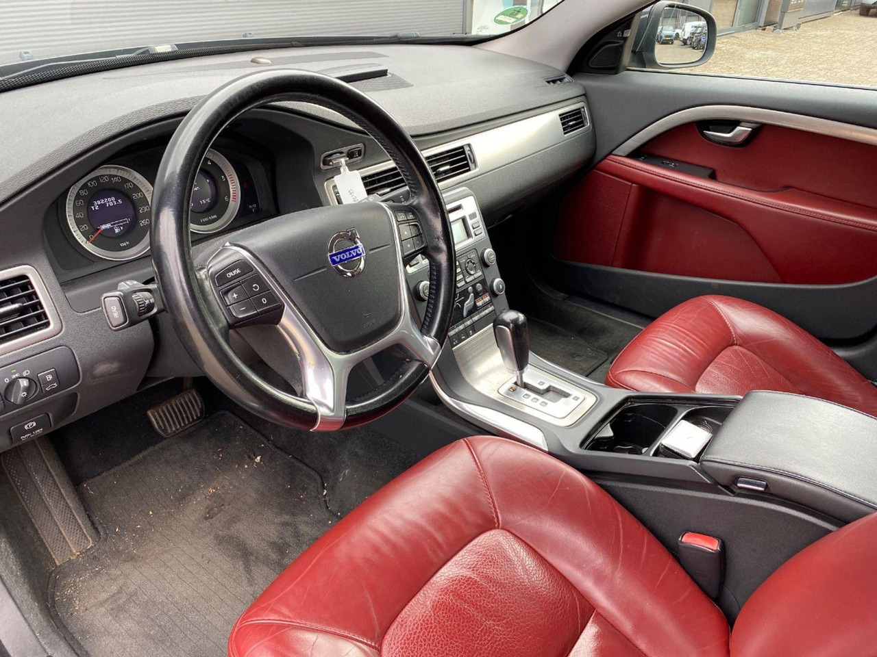 Volvo V70 2.0 D3 Summum | 2011 | 382.199 km | Automaat | GJ177J | NAP: Geen oordeel - Car: picture 5 Volvo V70 2.0 D3 Summum | 2011 | 382.199 km | Automaat | GJ177J | NAP: Geen oordeel - Car: picture 5