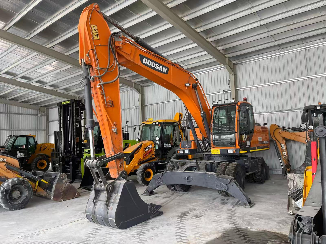 Wheel excavator DOOSAN DX210: picture 8 Wheel excavator DOOSAN DX210: picture 8