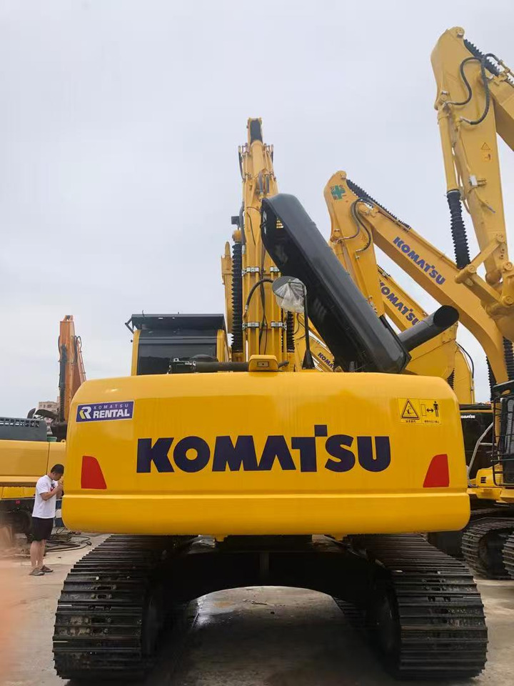 Komatsu PC220-8 - Crawler excavator: picture 2 Komatsu PC220-8 - Crawler excavator: picture 2