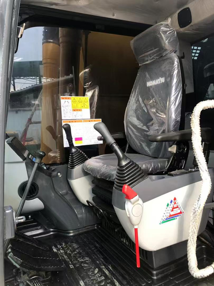 Komatsu PC220-8 - Crawler excavator: picture 4 Komatsu PC220-8 - Crawler excavator: picture 4