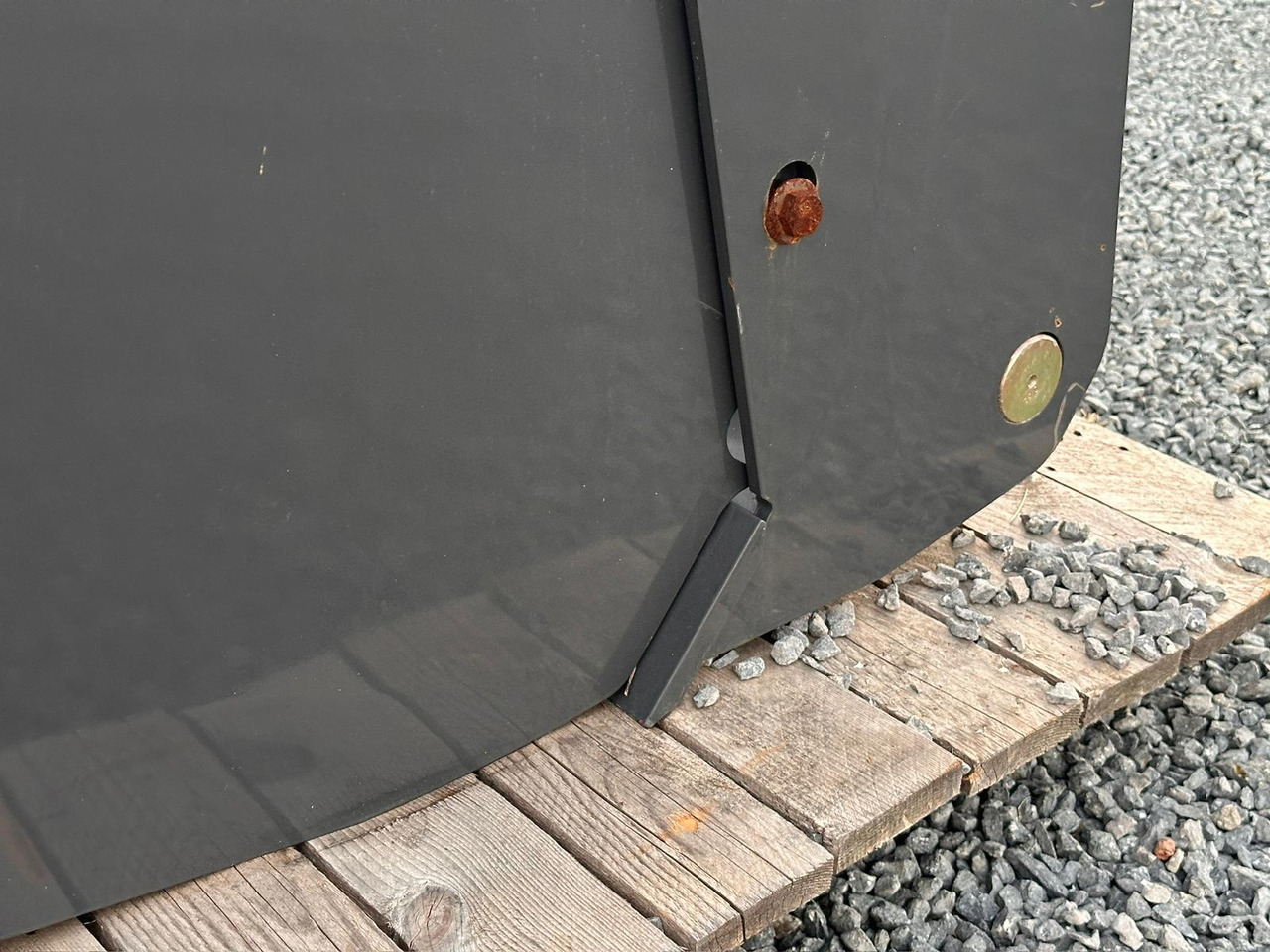 NEW HOLLAND 220 - Loader bucket: picture 5 NEW HOLLAND 220 - Loader bucket: picture 5