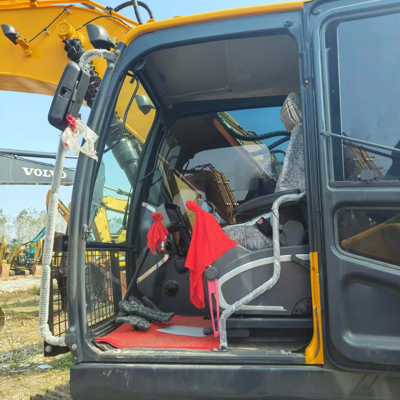 Crawler excavator HYUNDAI R220LC-9S: picture 15