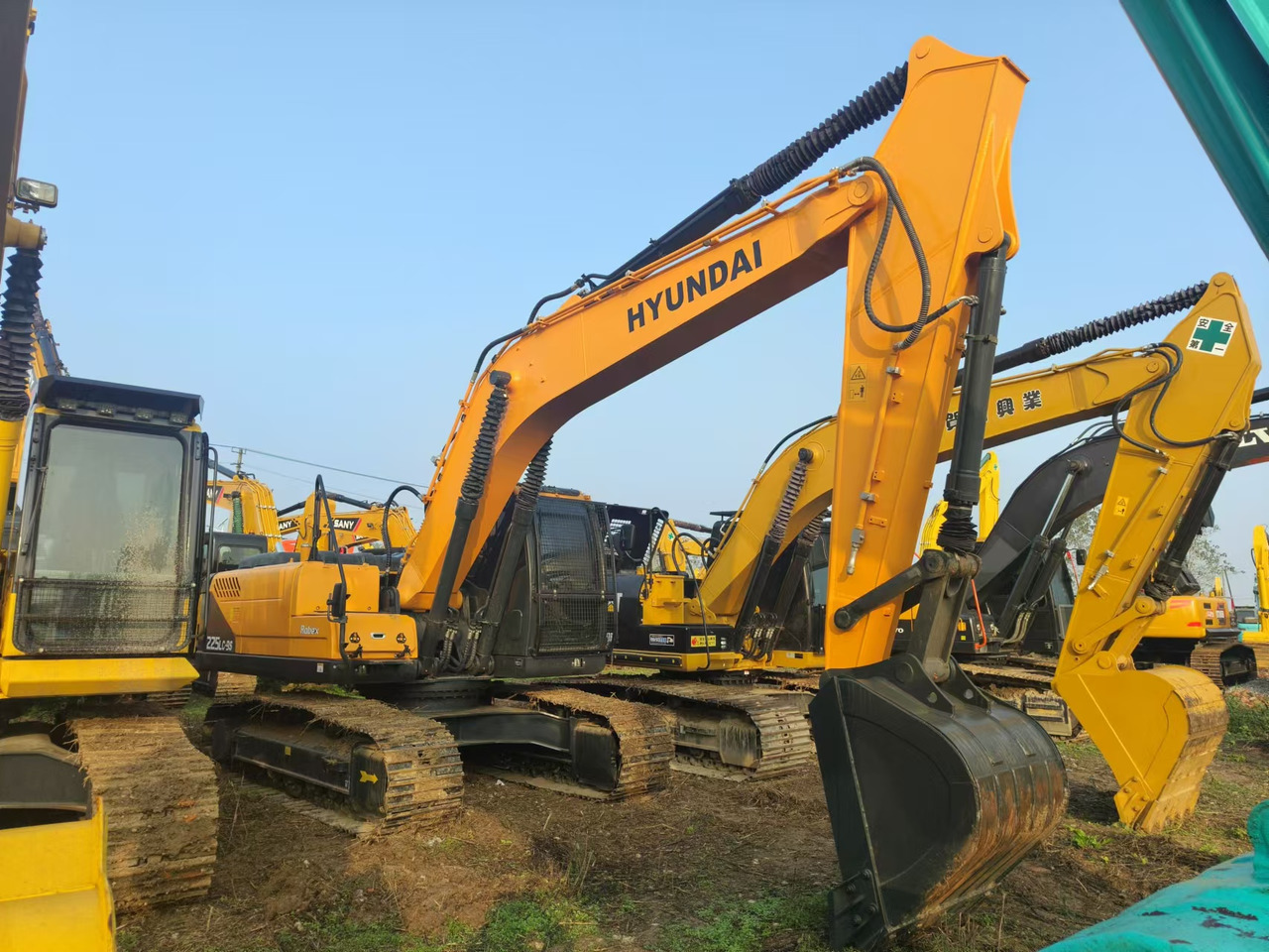 HYUNDAI ROBEX 225LC-9S - Crawler excavator: picture 1 HYUNDAI ROBEX 225LC-9S - Crawler excavator: picture 1