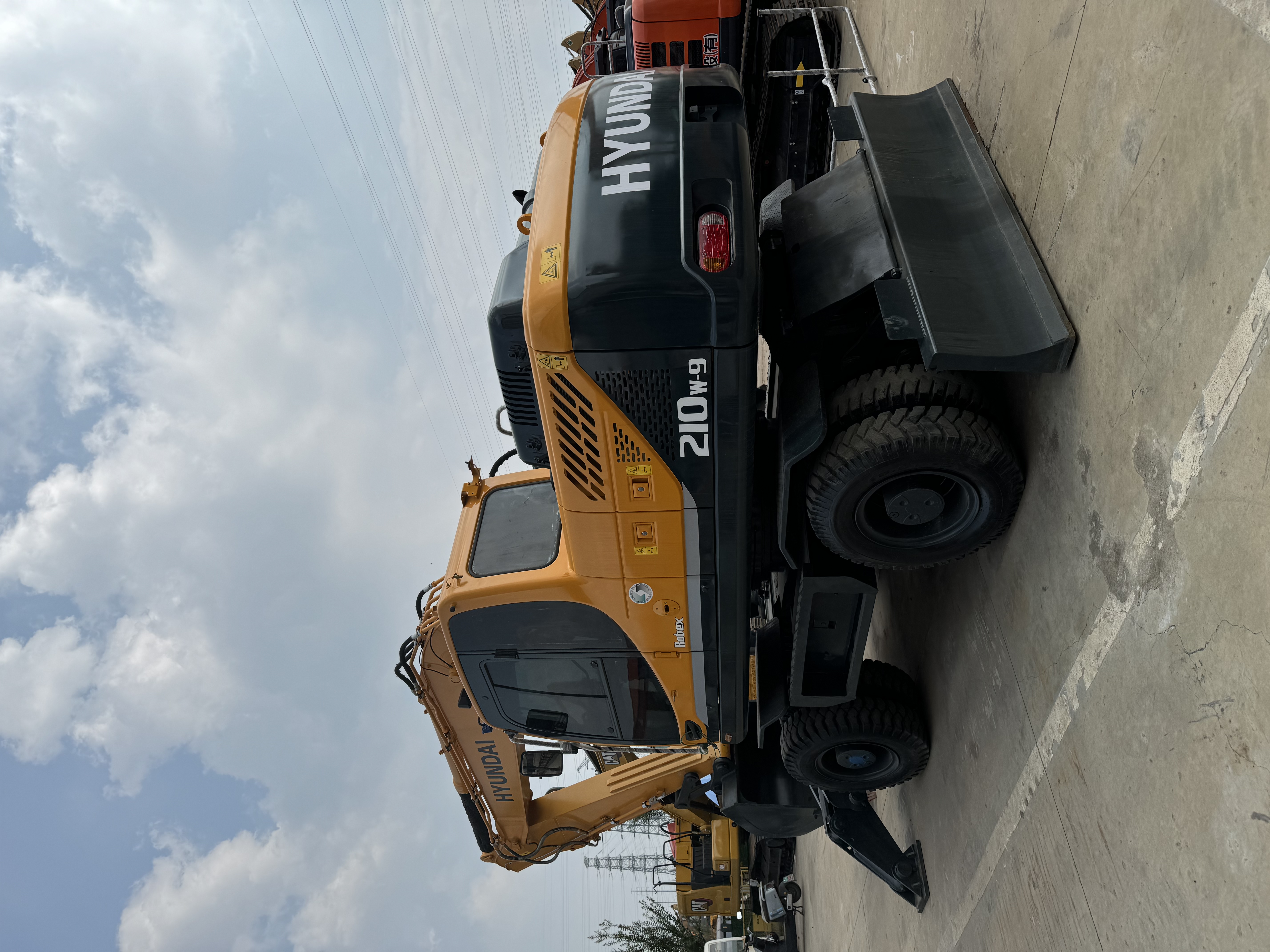 Hyundai 210W-9 - Wheel excavator: picture 1 Hyundai 210W-9 - Wheel excavator: picture 1