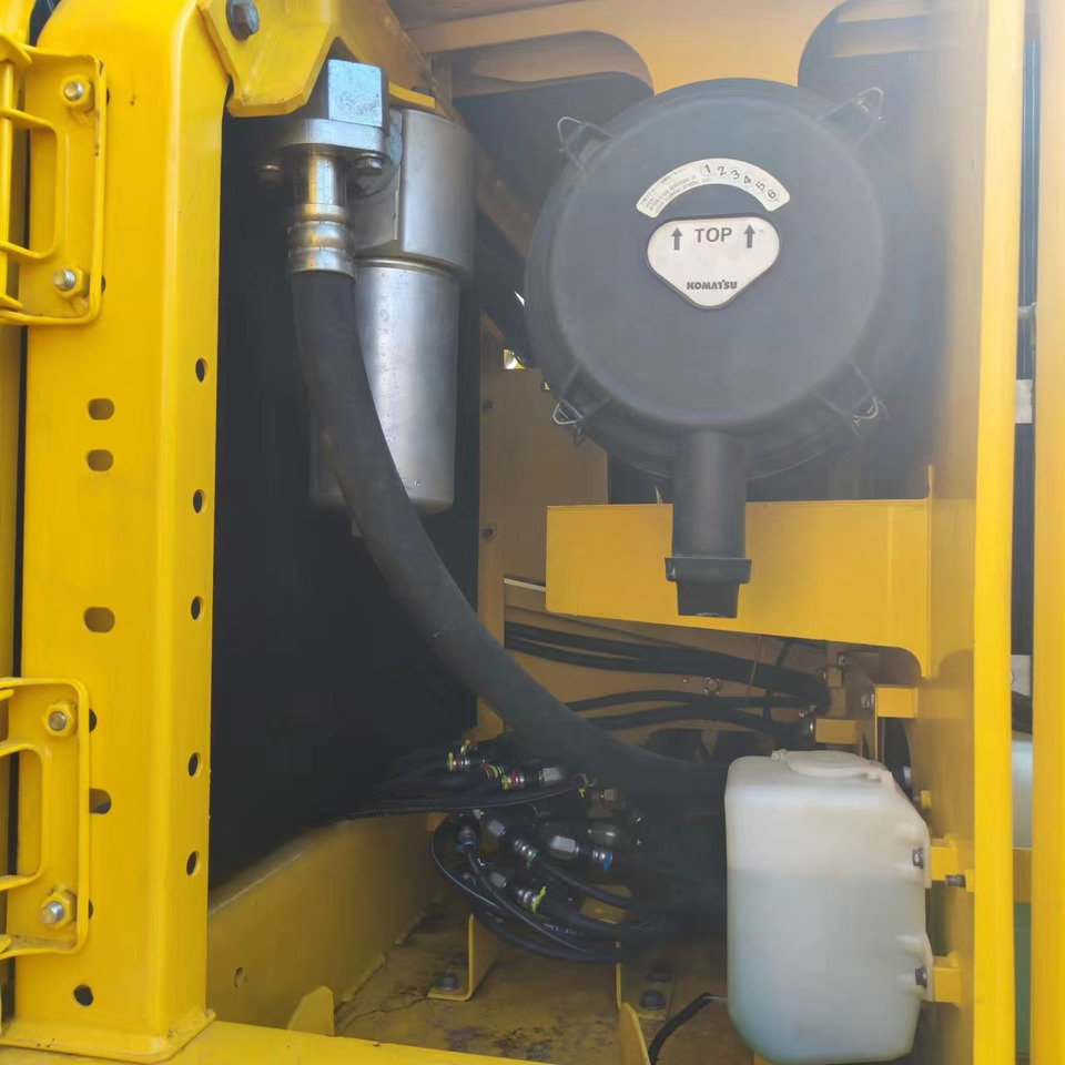 Crawler excavator KOMATSU PC200: picture 17