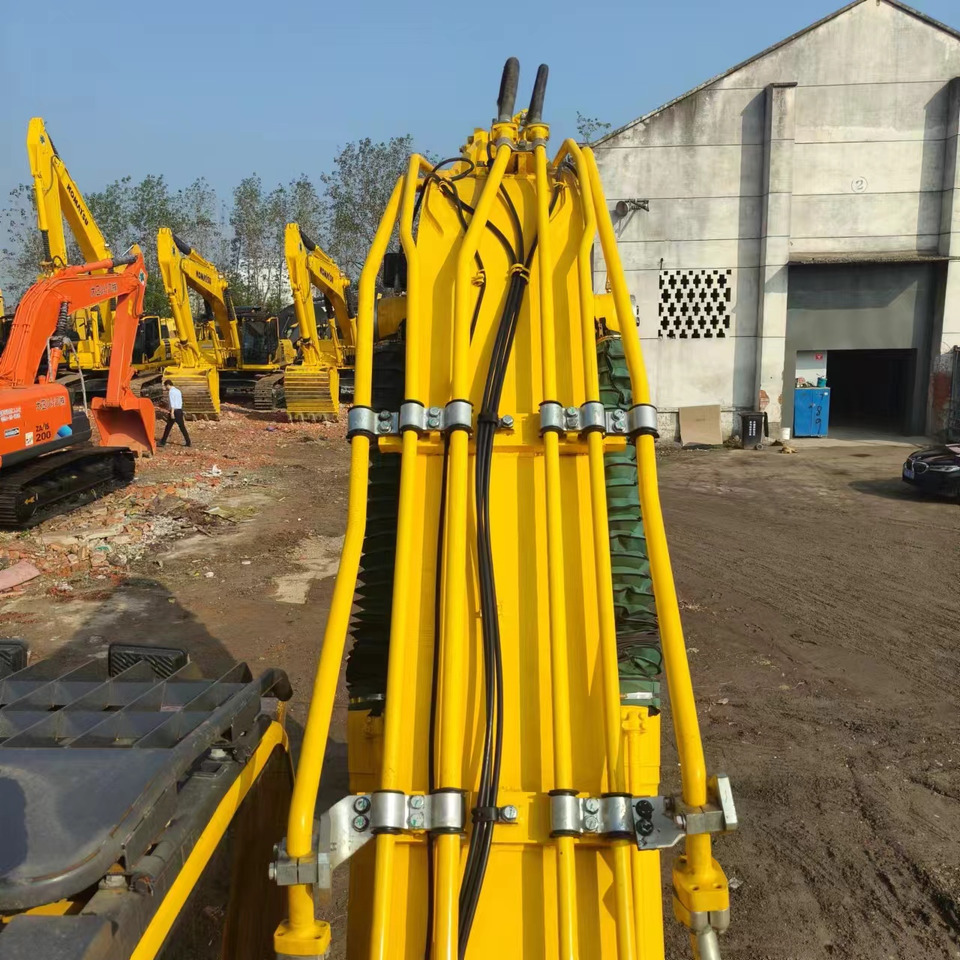 Crawler excavator KOMATSU PC200: picture 22