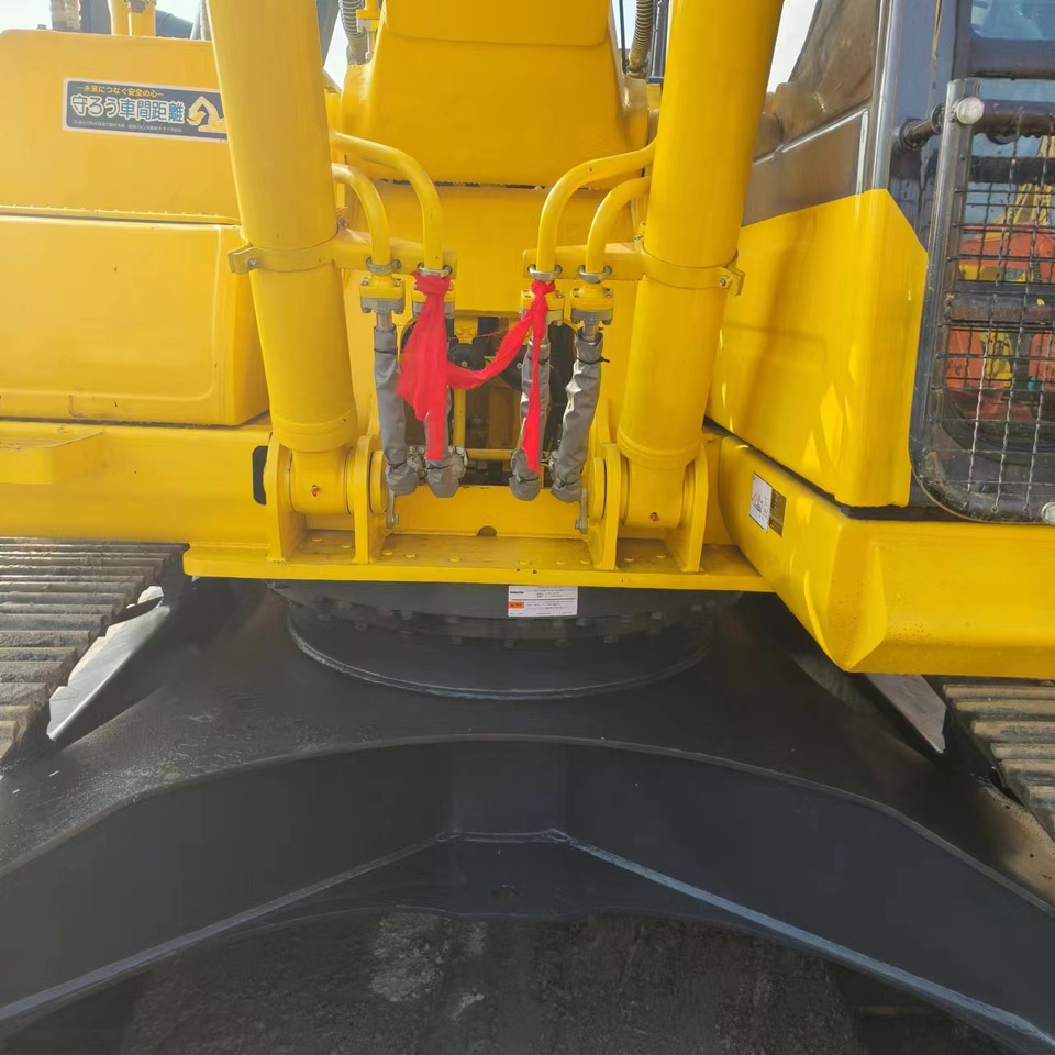 Crawler excavator KOMATSU PC200: picture 8