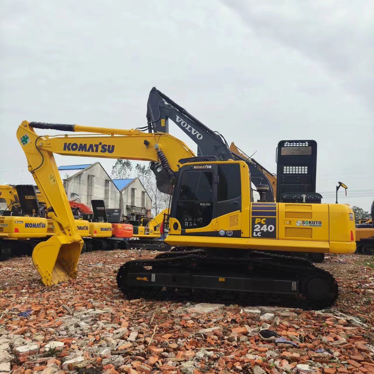 KOMATSU PC240 - Crawler excavator: picture 1 KOMATSU PC240 - Crawler excavator: picture 1