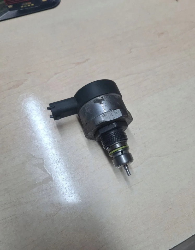 BOSCH- REGULATOR CIŚNIENIA LISTWY PALIWA FORD F-MAX 500 Gc46 9H321 BA 0281006475 - Valve: picture 1 BOSCH- REGULATOR CIŚNIENIA LISTWY PALIWA FORD F-MAX 500 Gc46 9H321 BA 0281006475 - Valve: picture 1