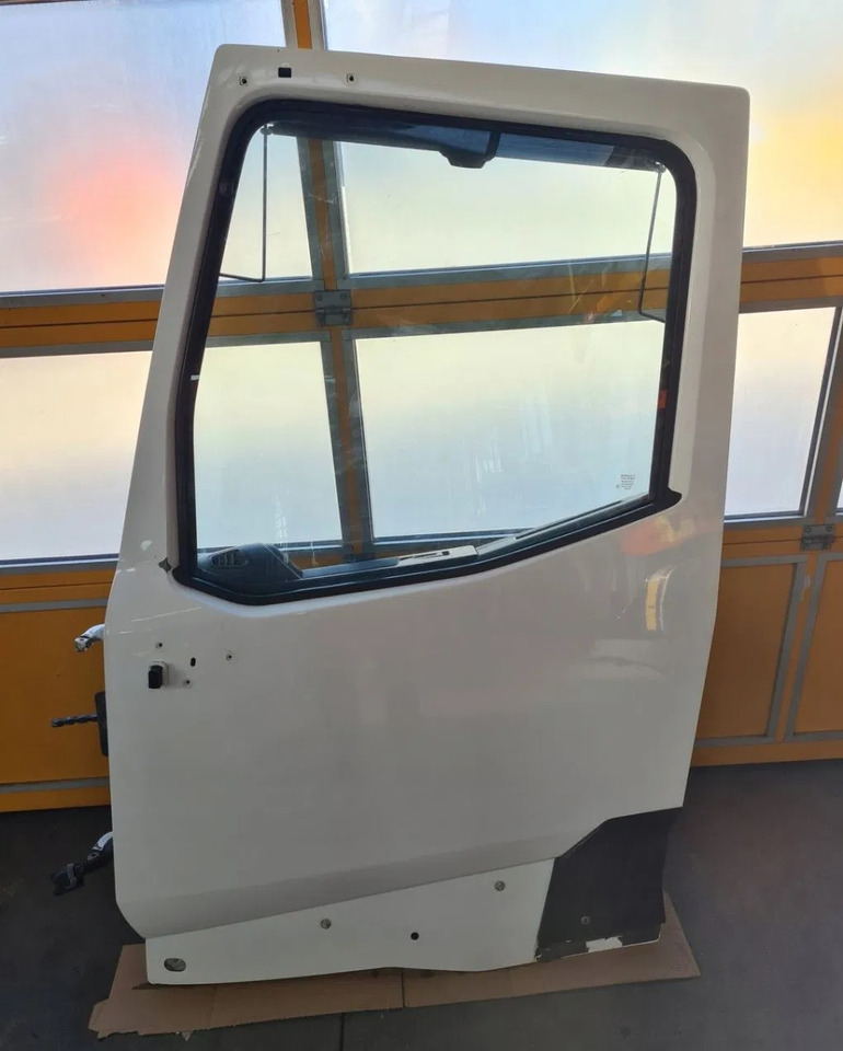 DRZWI KOMPLETNE LEWE RENAULT GAMA T K C RANGE ŚREDNIA KABINA - Door and parts: picture 1 DRZWI KOMPLETNE LEWE RENAULT GAMA T K C RANGE ŚREDNIA KABINA - Door and parts: picture 1