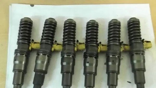Delphi POMPOWTRYSKIWACZE WTRYSKI RENAULT MAGNUM DXI 13 VOLVO FH 13 FM 1 20972223 - Injector for Truck: picture 1 Delphi POMPOWTRYSKIWACZE WTRYSKI RENAULT MAGNUM DXI 13 VOLVO FH 13 FM 1 20972223 - Injector for Truck: picture 1